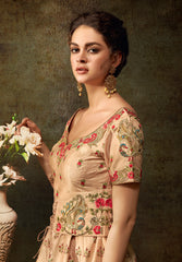 Earthy Elegance: A Tussar Silk Masterpiece